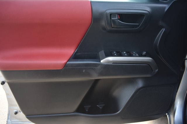Used 2022 Toyota Tacoma SR5 AWD/4WD image 14
