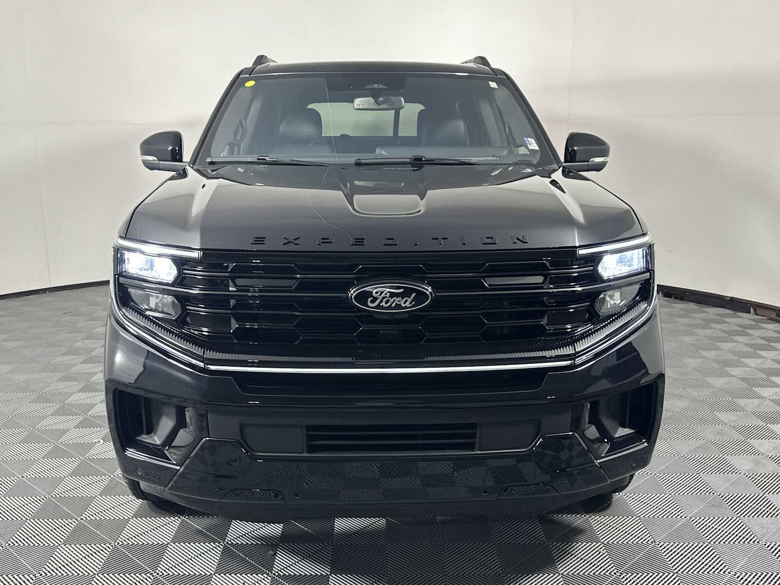 Used 2025 Ford Expedition Platinum w/ Stealth Performance Package image 2