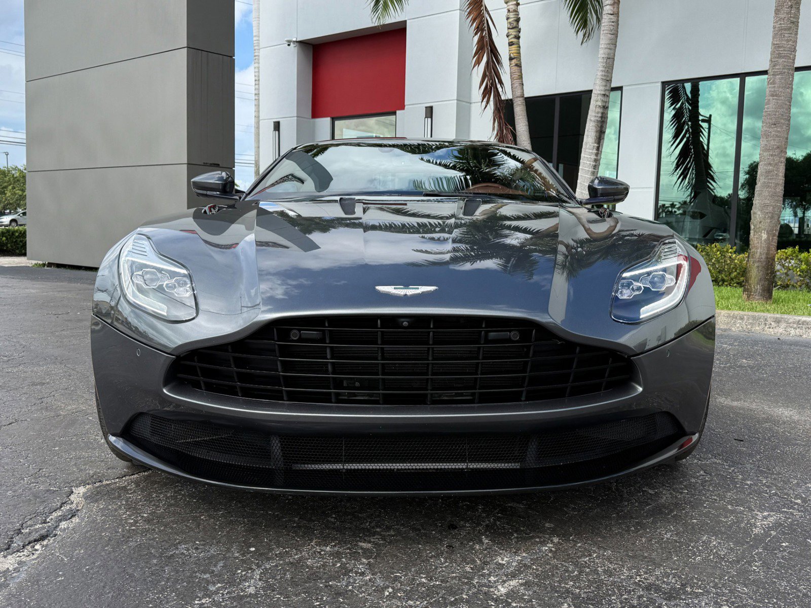 Used 2018 Aston Martin DB11 V12 RWD image 6