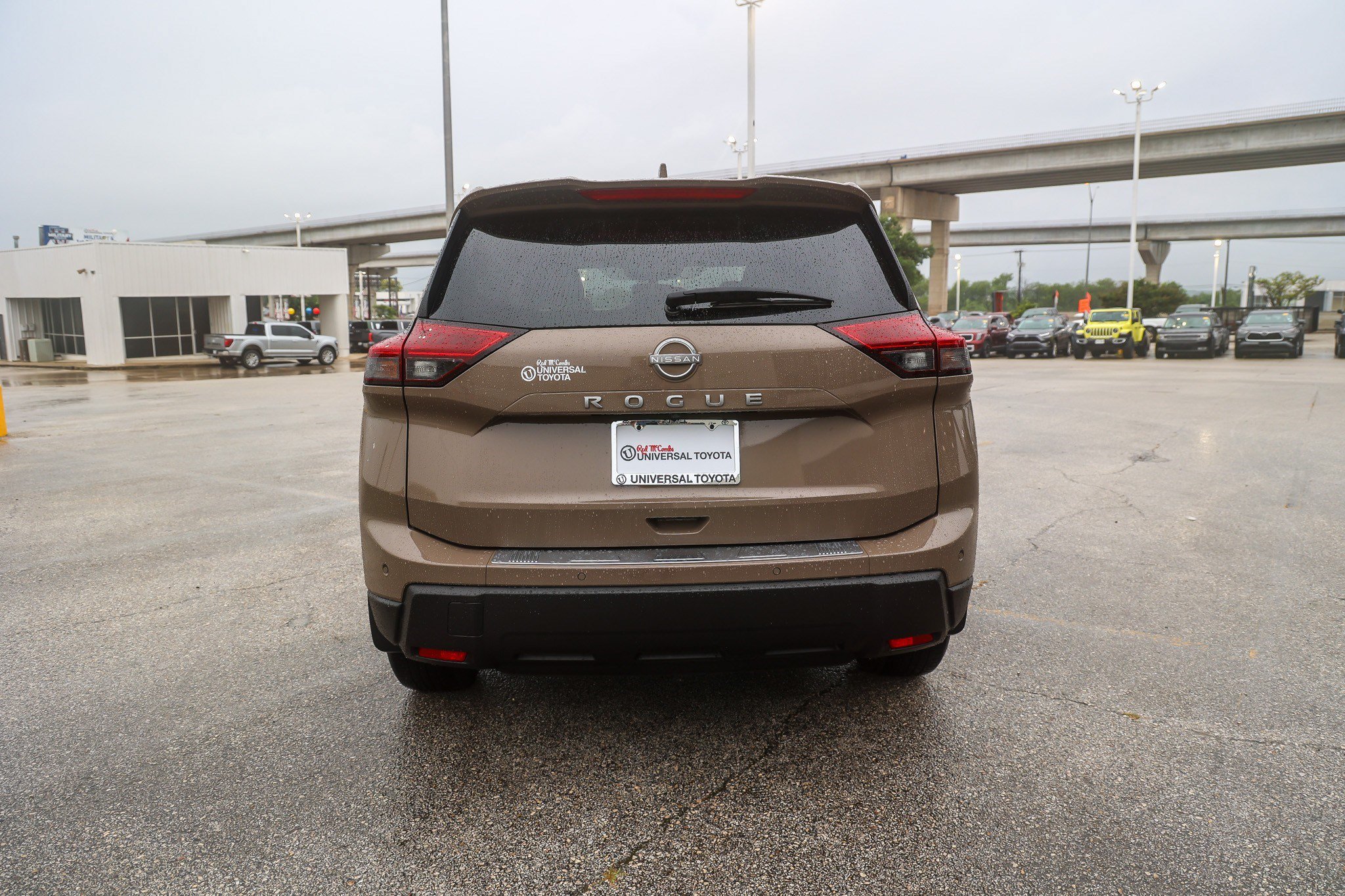 Used 2025 Nissan Rogue SV FWD image 8