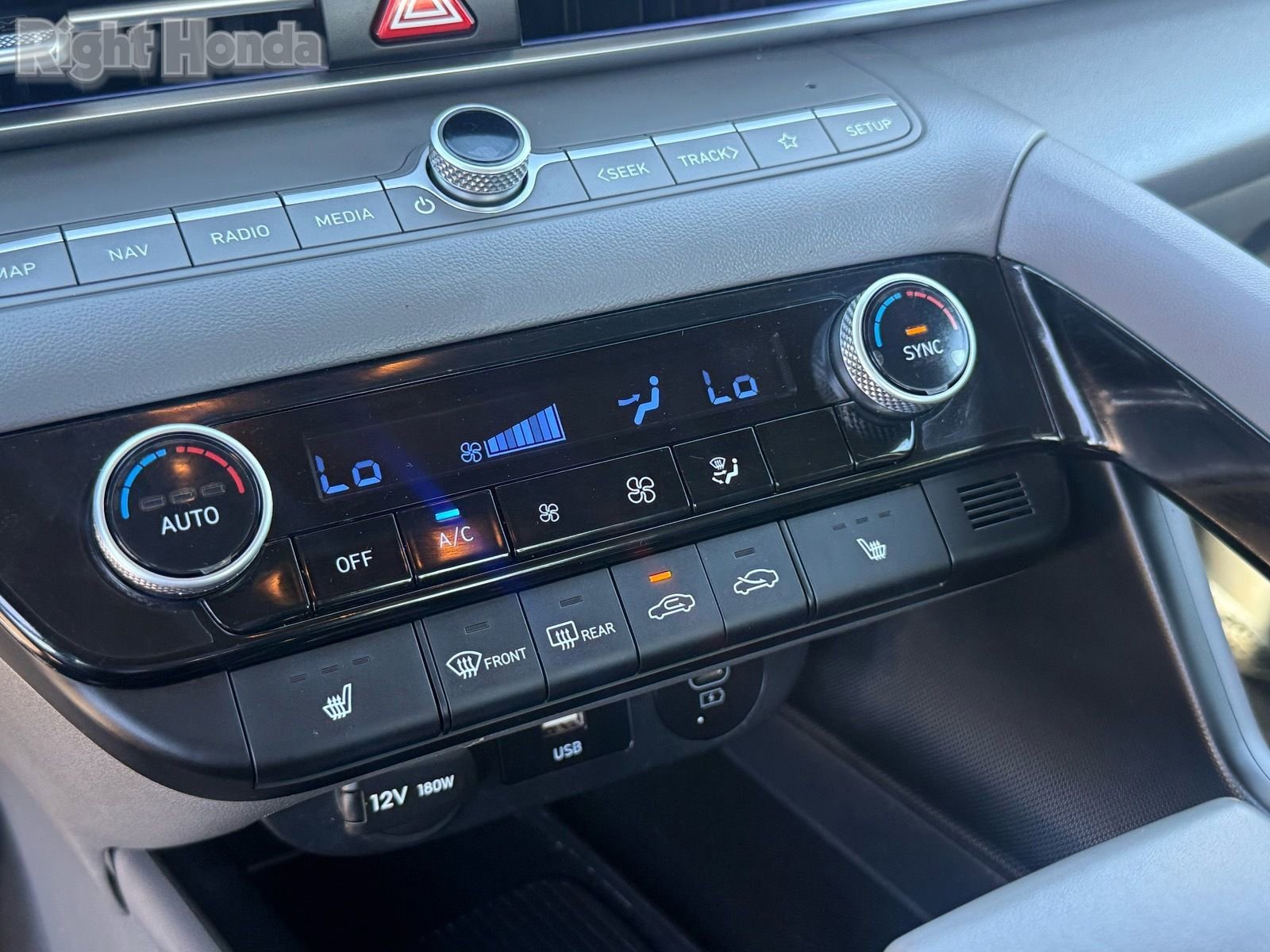 Used 2025 Hyundai Elantra SEL image 23