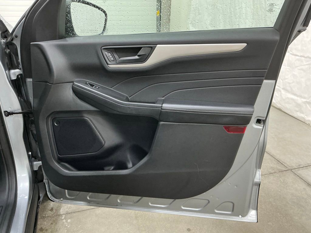 Used 2022 Ford Escape SE image 32
