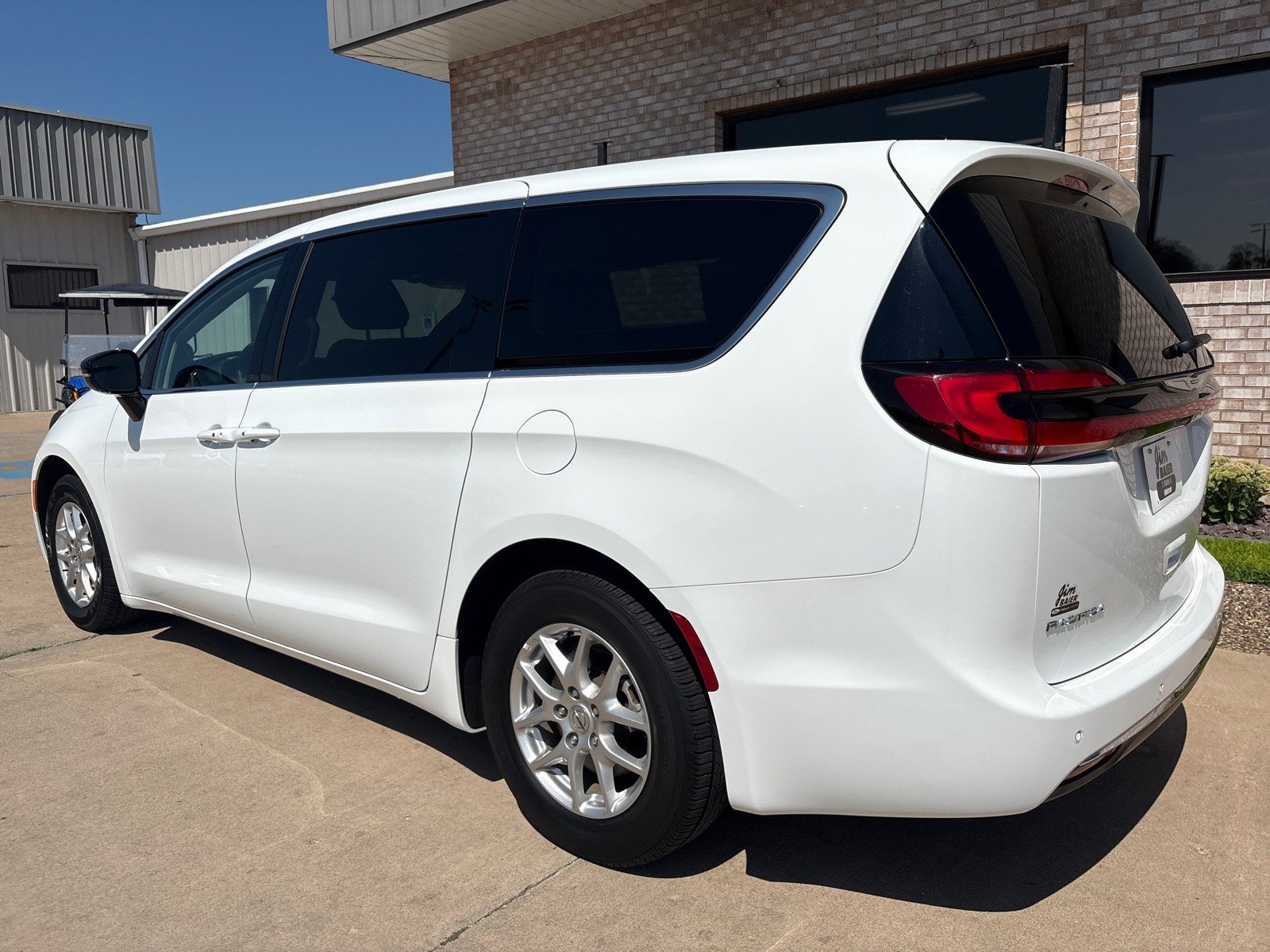 Used 2024 Chrysler Pacifica Touring-L FWD image 11