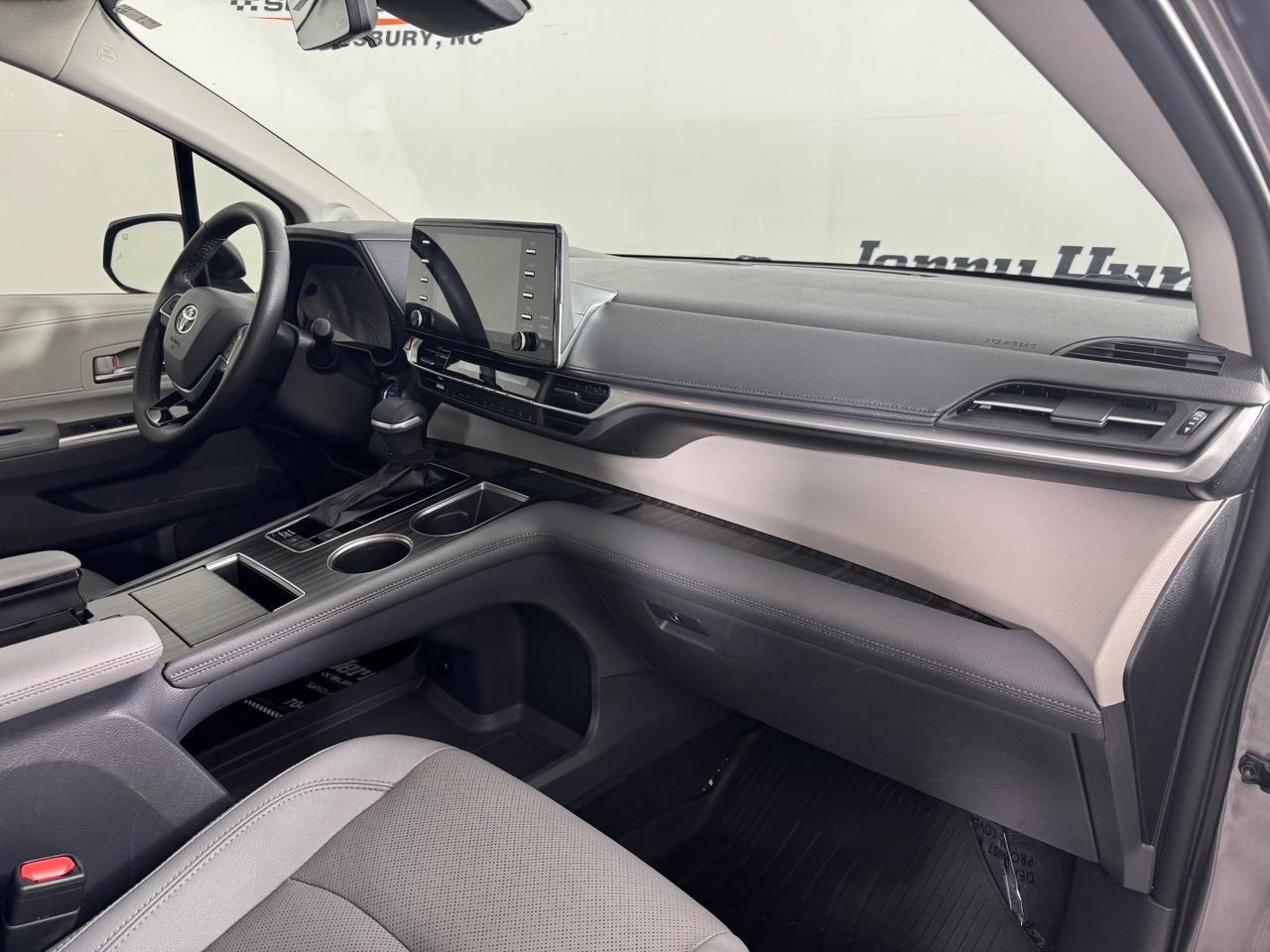 Used 2021 Toyota Sienna Limited FWD image 37