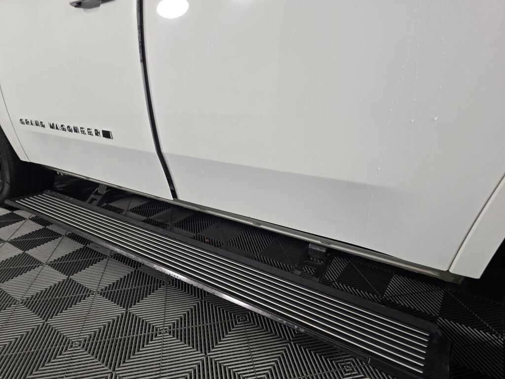 Used 2024 Jeep Grand Wagoneer Series II w/ Quick Order Packagew 28T image 15