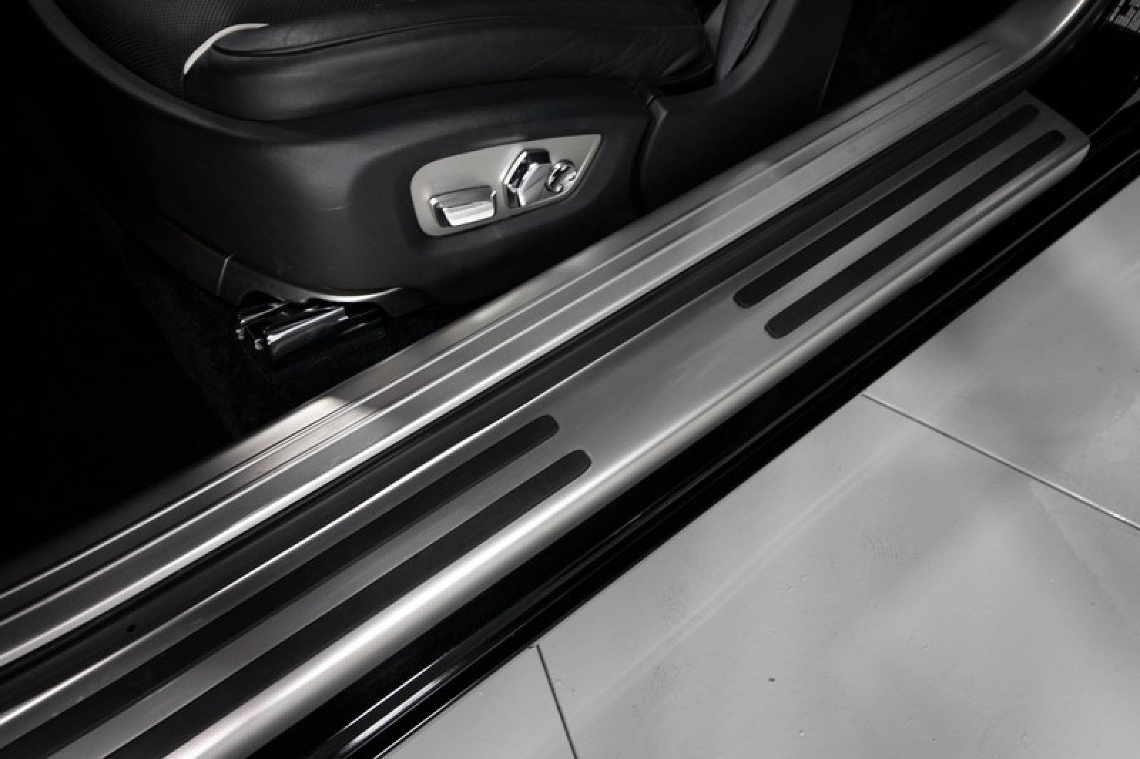 Used 2018 Rolls-Royce Dawn image 36