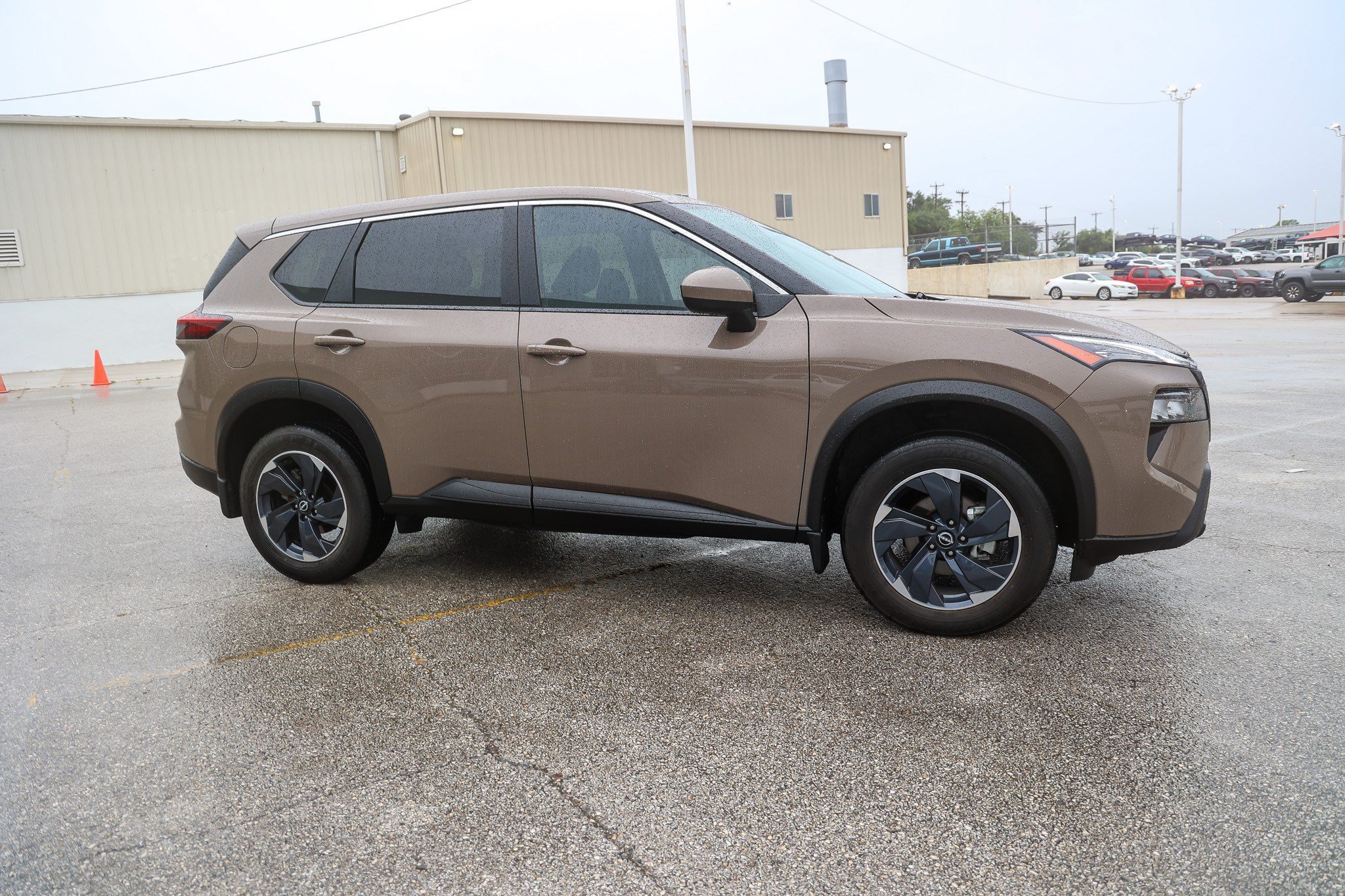 Used 2025 Nissan Rogue SV FWD image 6
