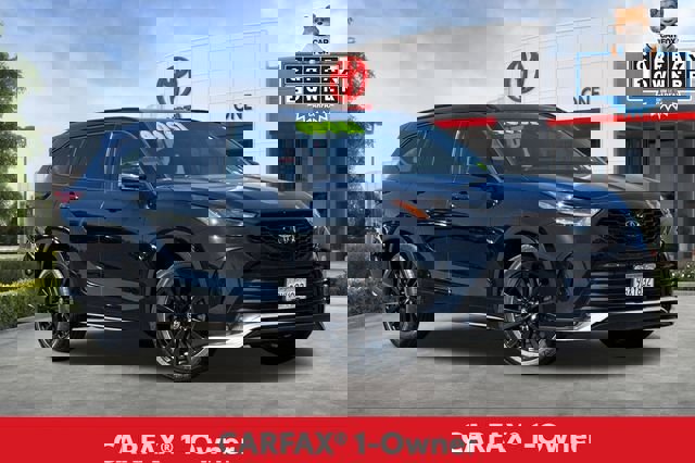 Used 2023 Toyota Highlander XSE image 2