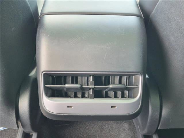 Used 2024 Tesla Model Y Long Range AWD/4WD image 18