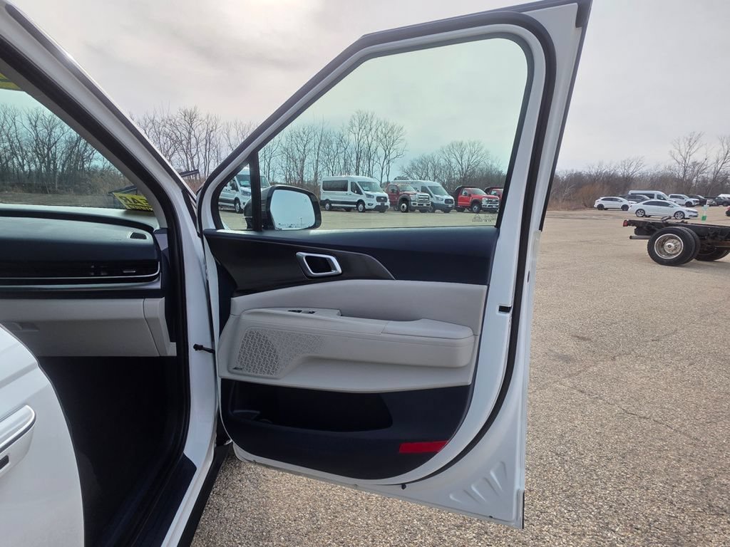 Used 2025 Kia Carnival SX Prestige FWD image 46