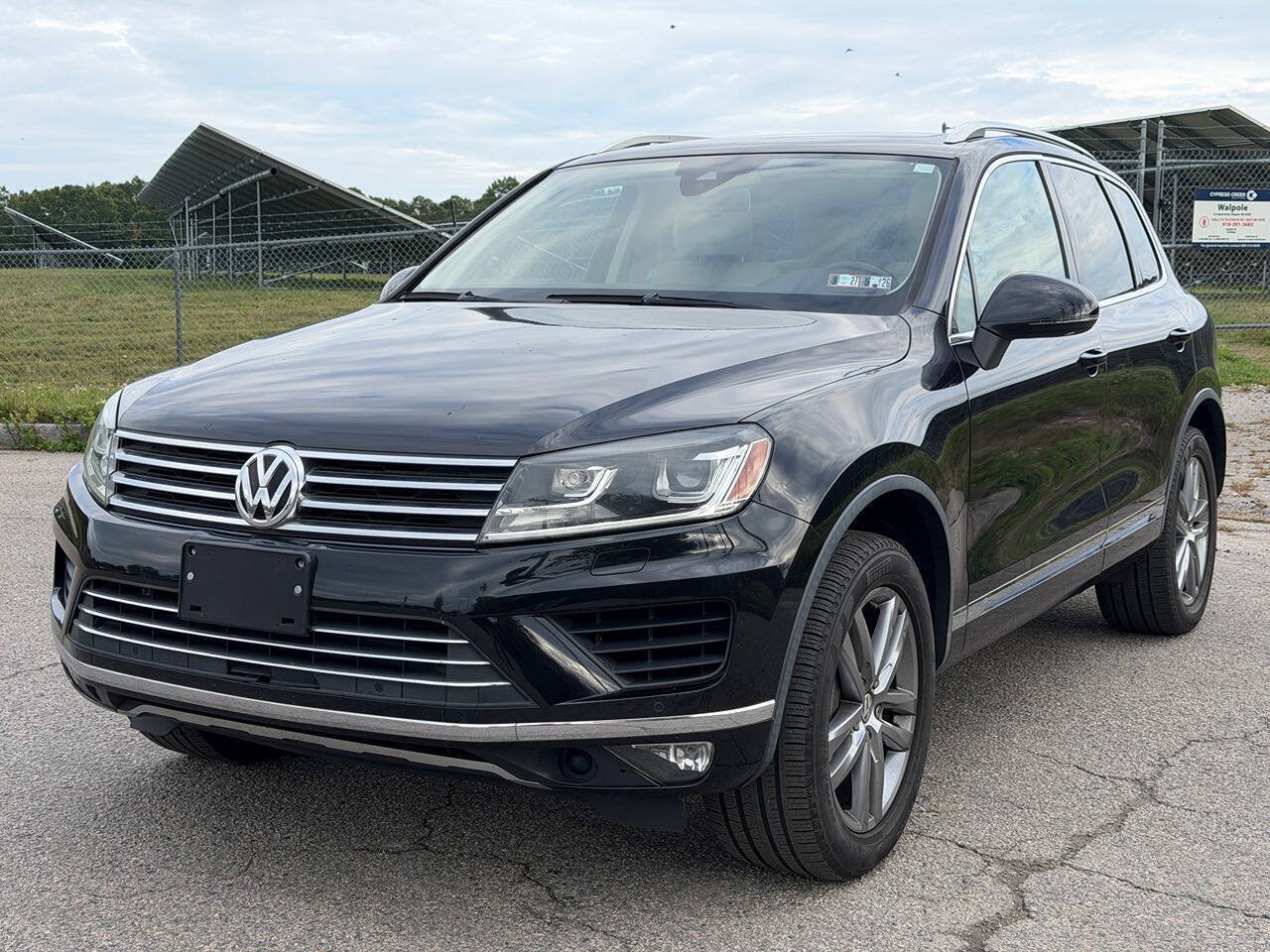 Used 2016 Volkswagen Touareg VR6 AWD/4WD image 1