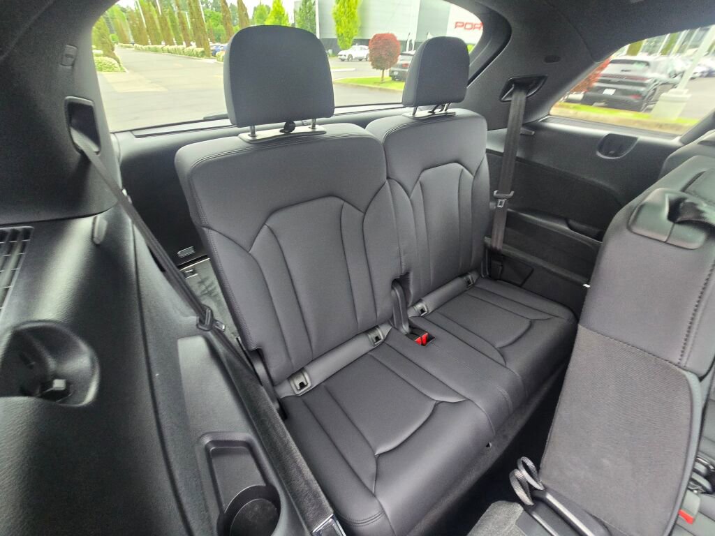 Used 2023 Audi Q7 3.0T Premium Plus AWD/4WD image 21