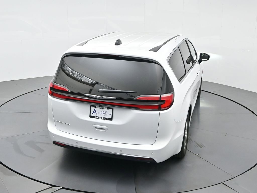 New 2026 Chrysler Pacifica Select image 49
