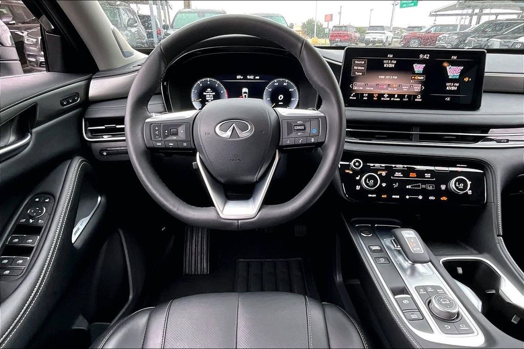 Certified 2025 INFINITI QX60 Luxe image 9