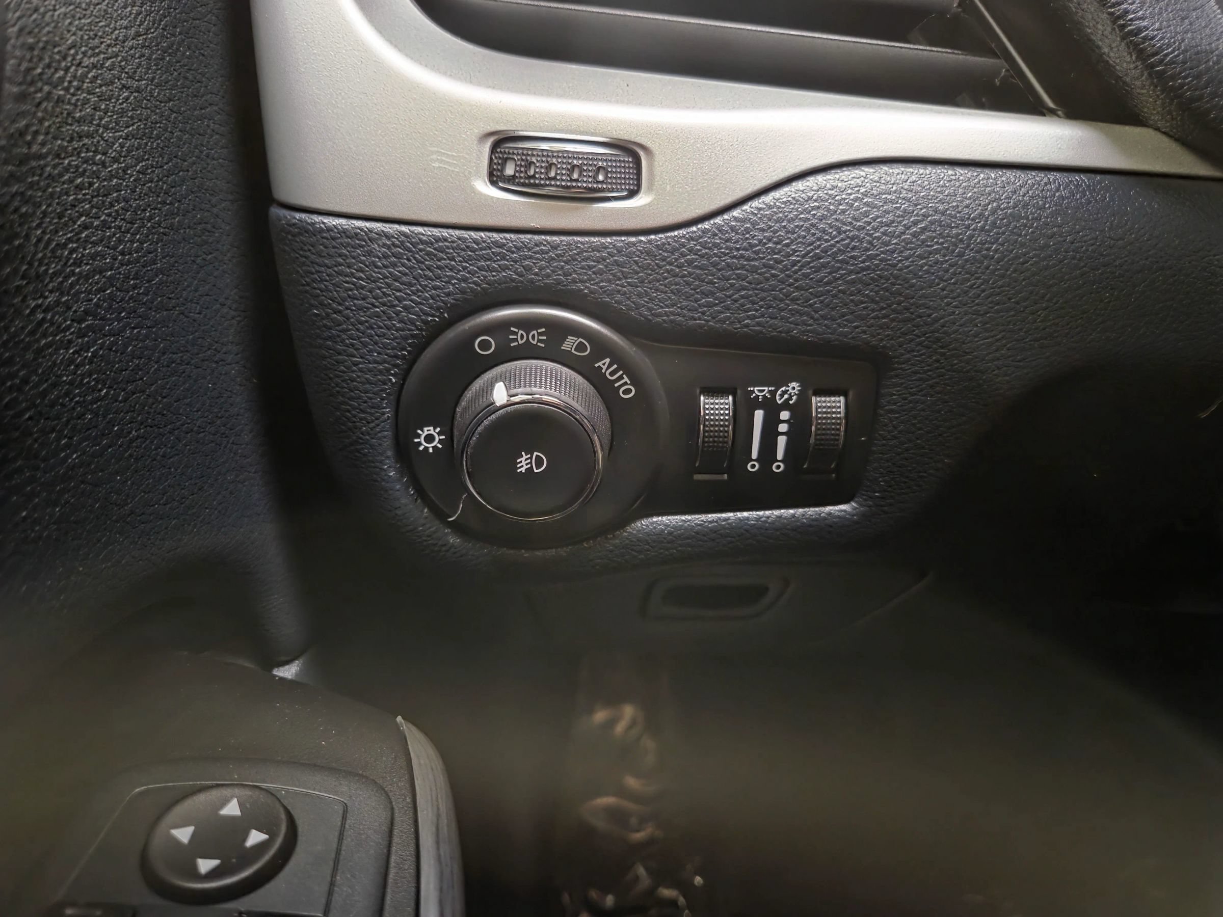 Used 2014 Jeep Cherokee Limited AWD/4WD image 23