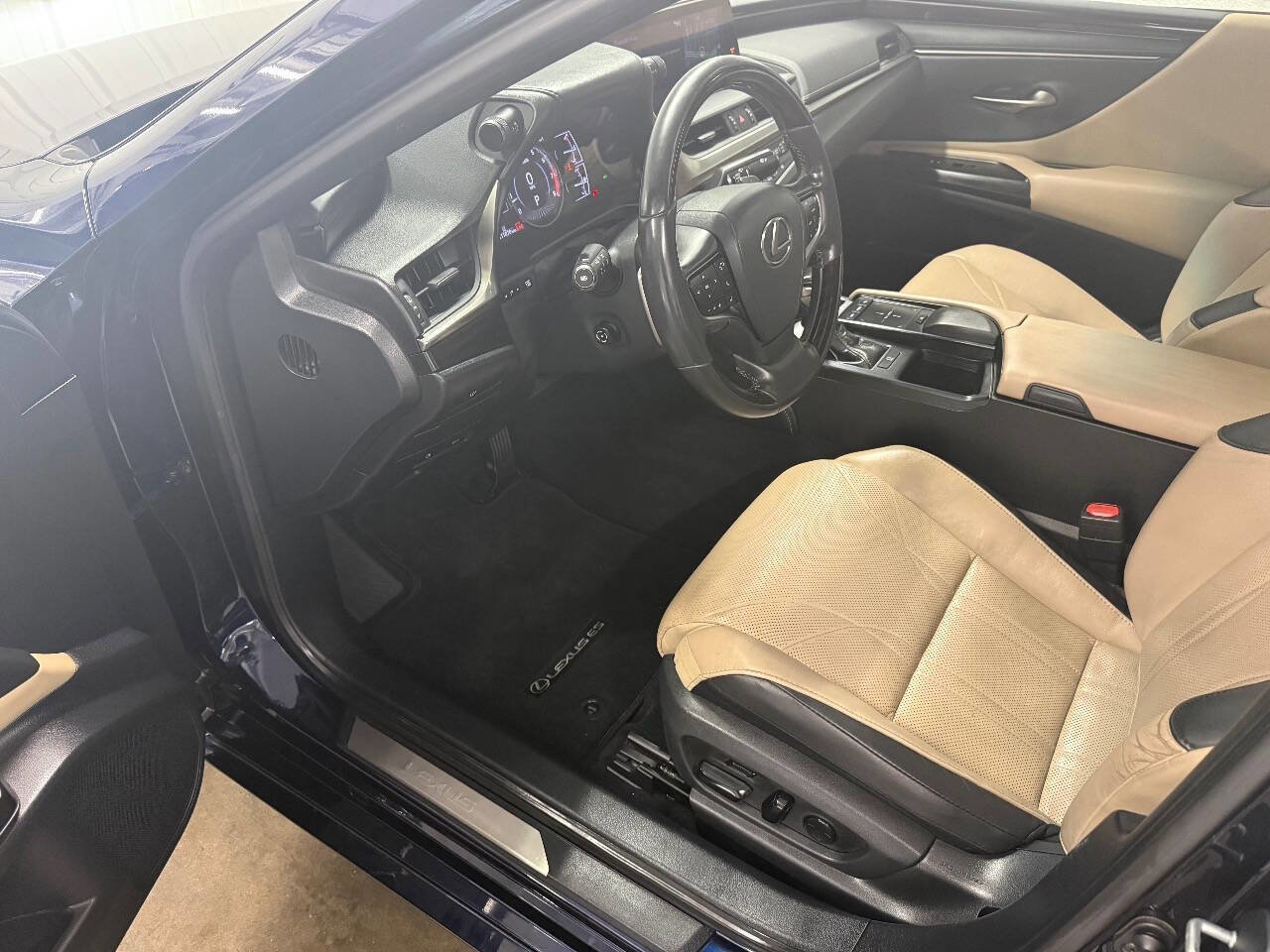 Used 2019 Lexus ES 350 image 24