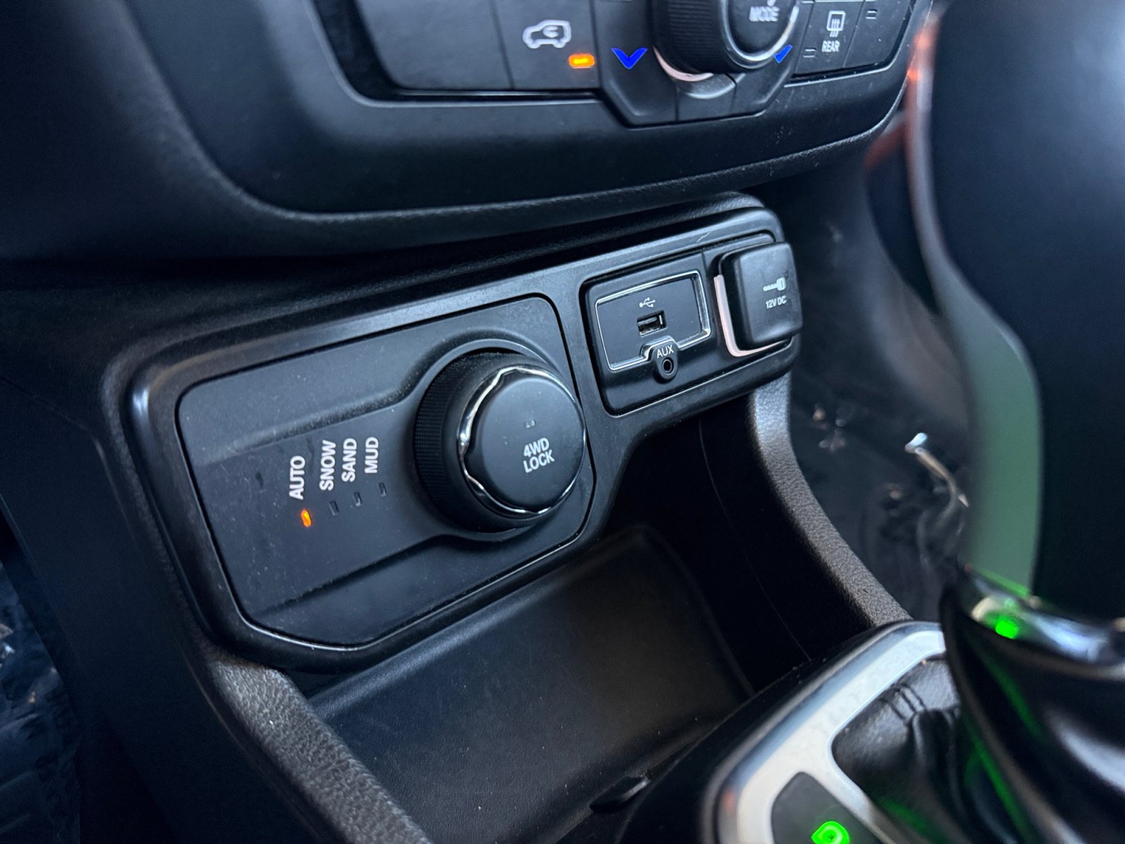 Used 2023 Jeep Renegade Latitude AWD/4WD image 18
