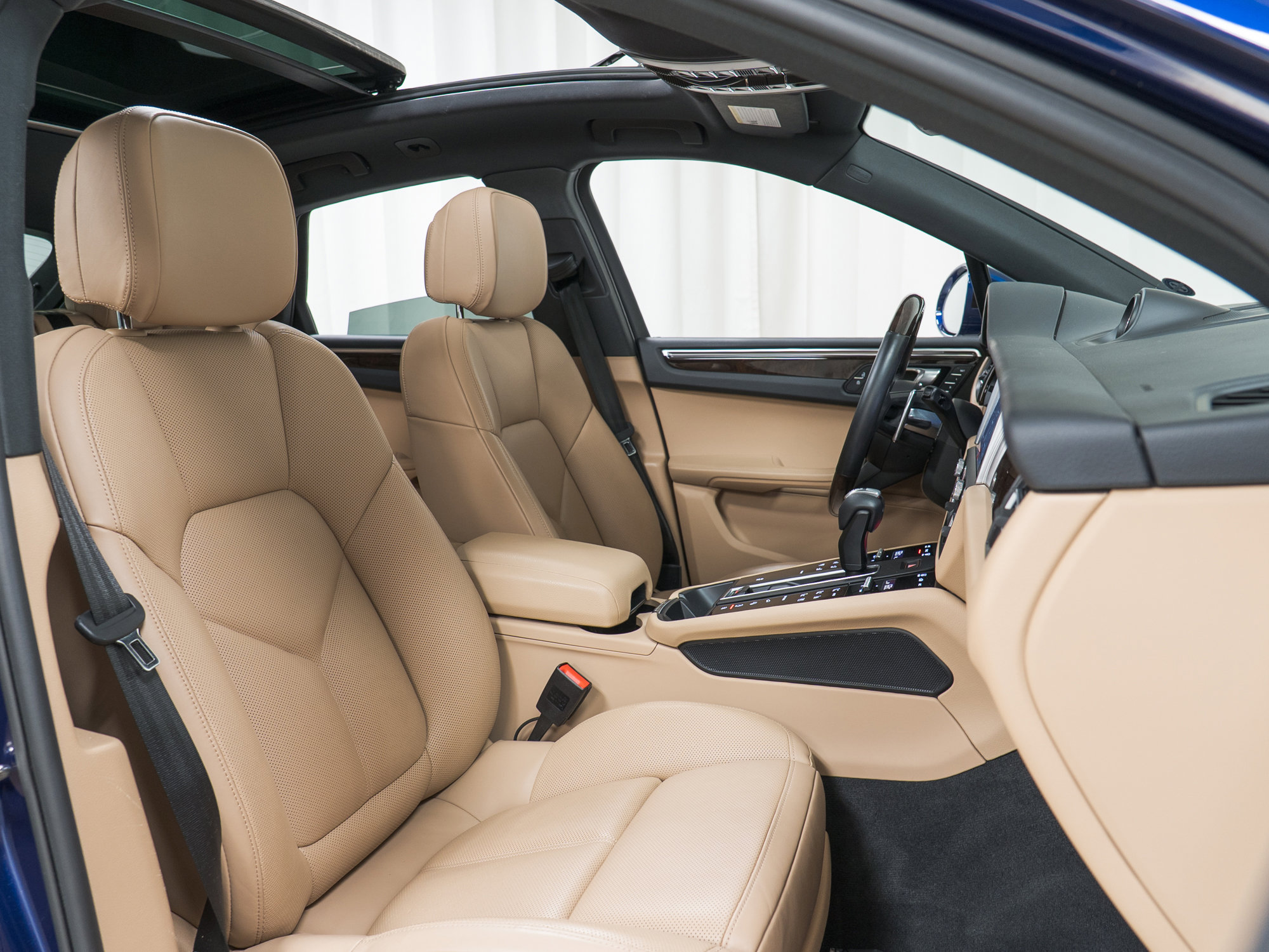 Certified 2022 Porsche Macan image 25