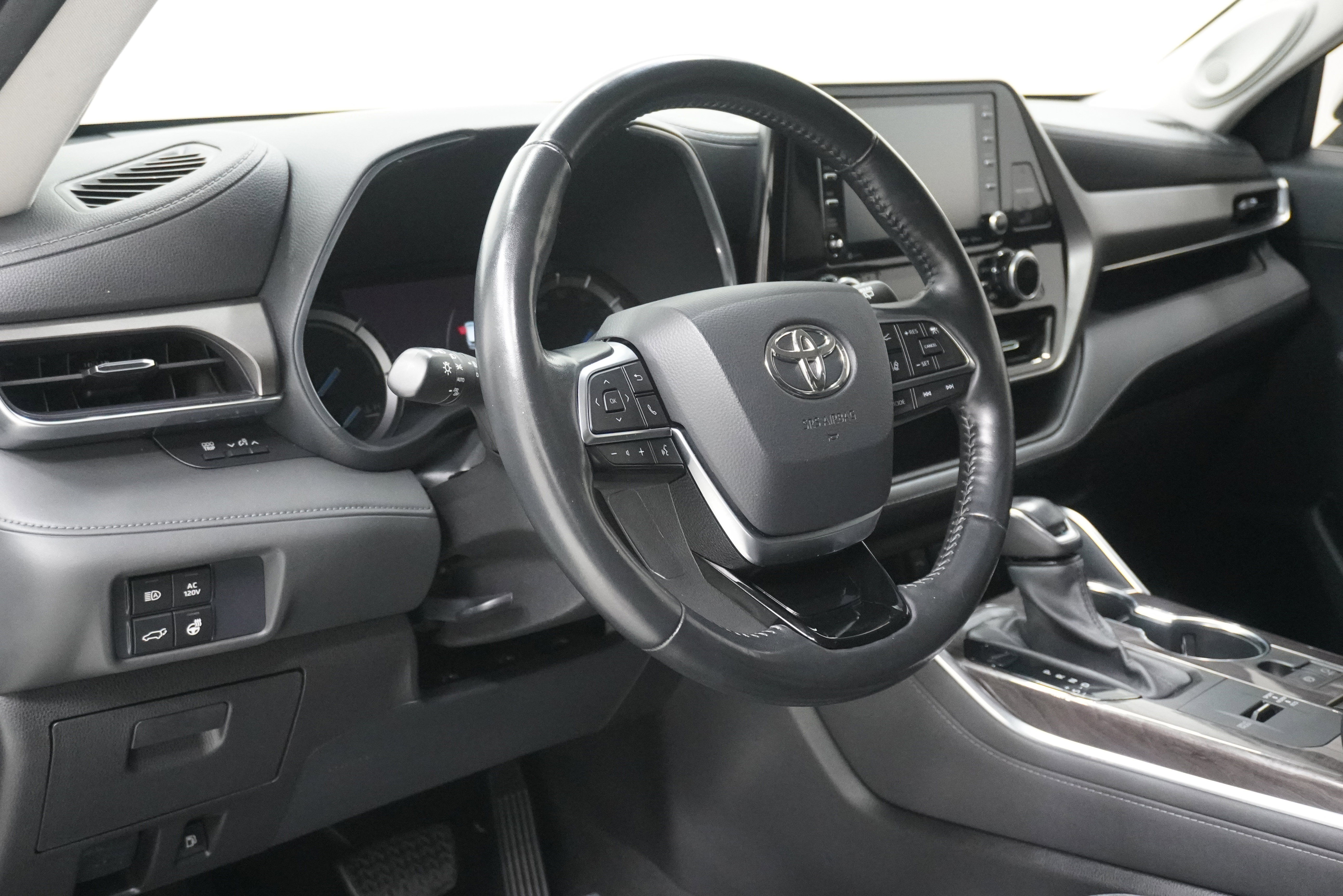 Used 2021 Toyota Highlander Limited image 10