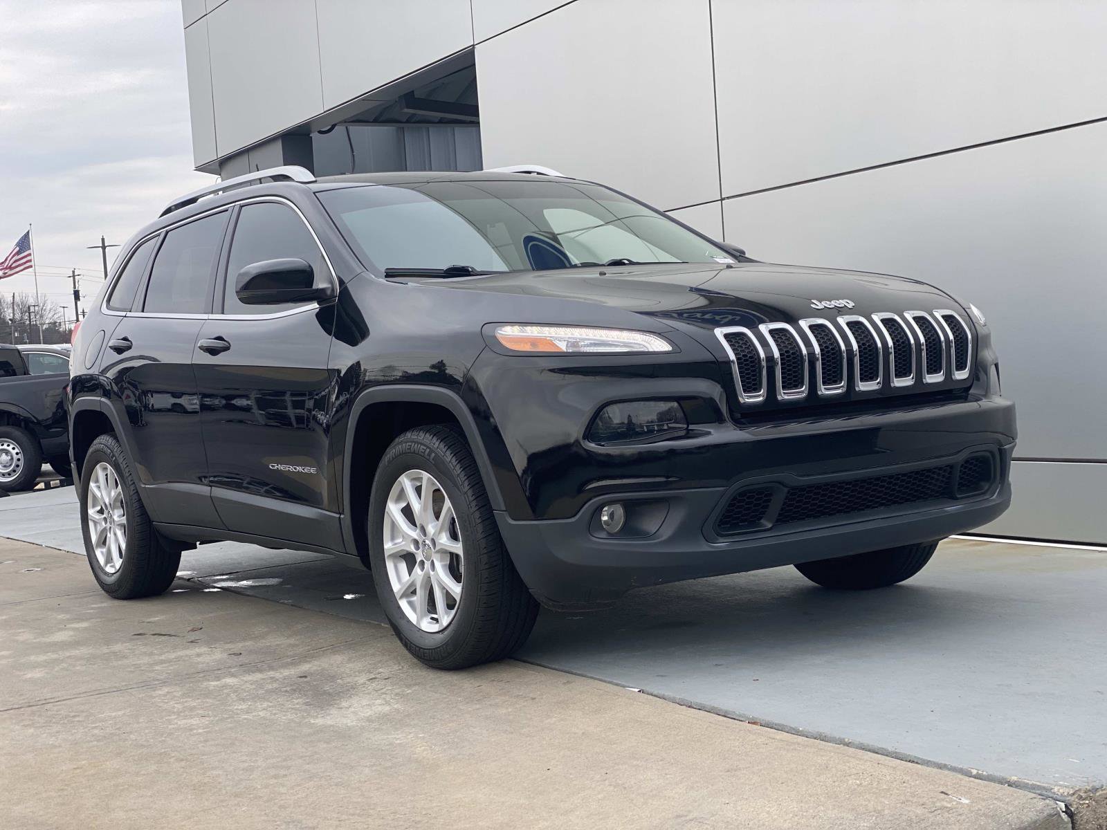 Used 2017 Jeep Cherokee Latitude w/ Safety/Convenience Group image 2