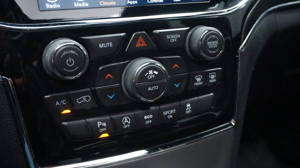 Certified 2019 Jeep Grand Cherokee Limited w/ Luxury Group II image 42