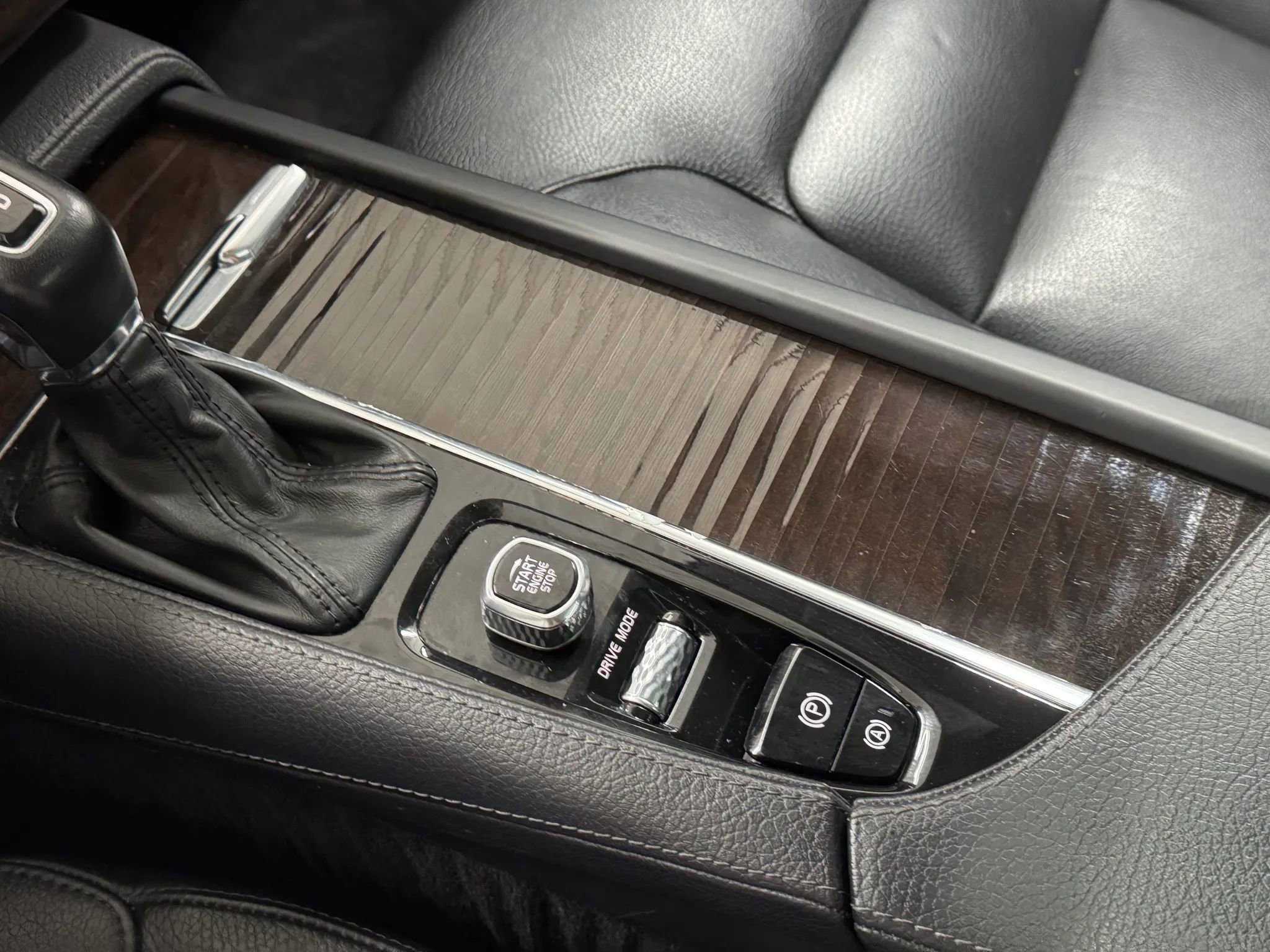 Used 2019 Volvo XC90 T6 Momentum w/ Advanced Package image 28