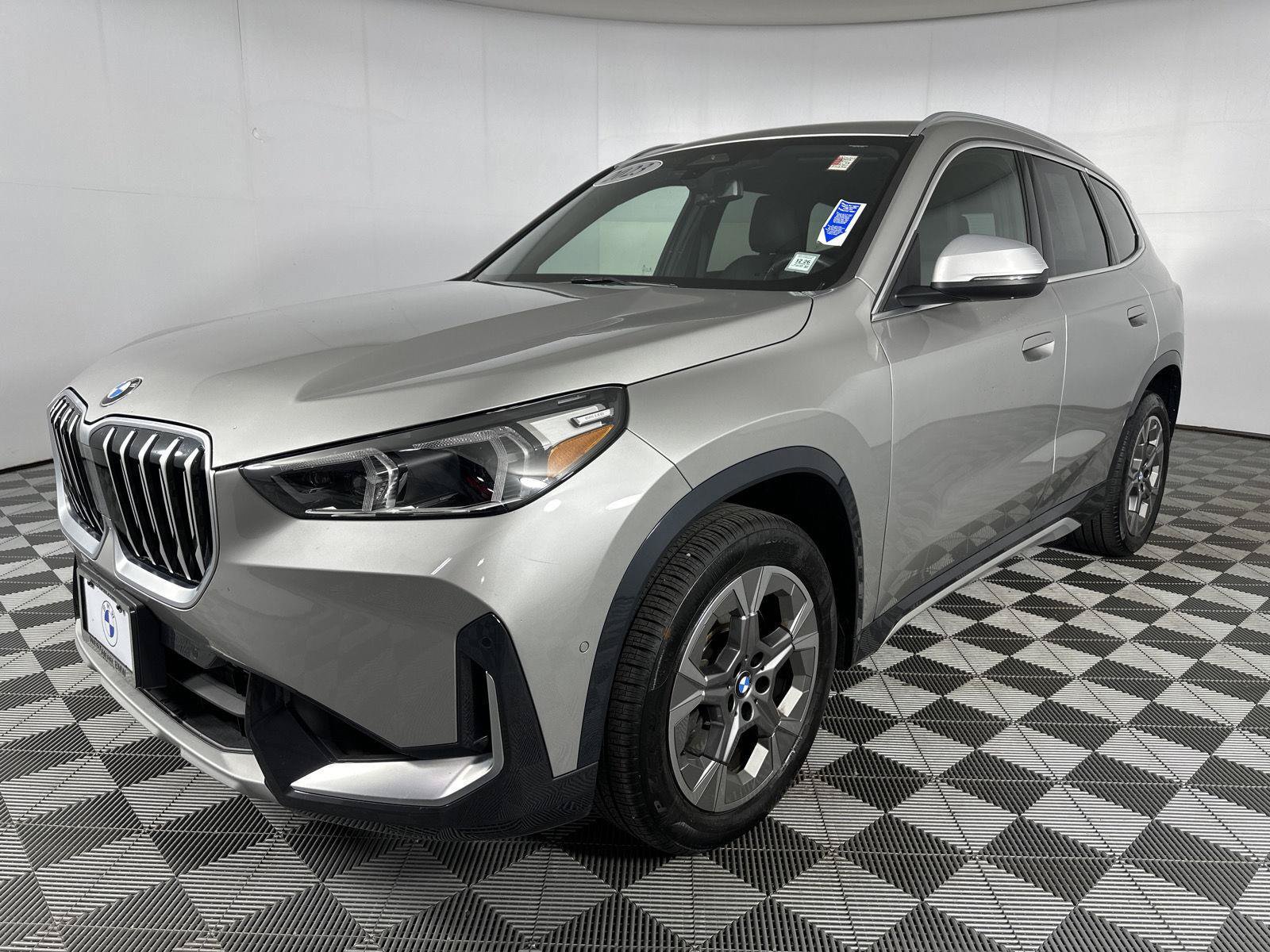 Used 2023 BMW X1 xDrive28i w/ Convenience Package AWD/4WD image 3