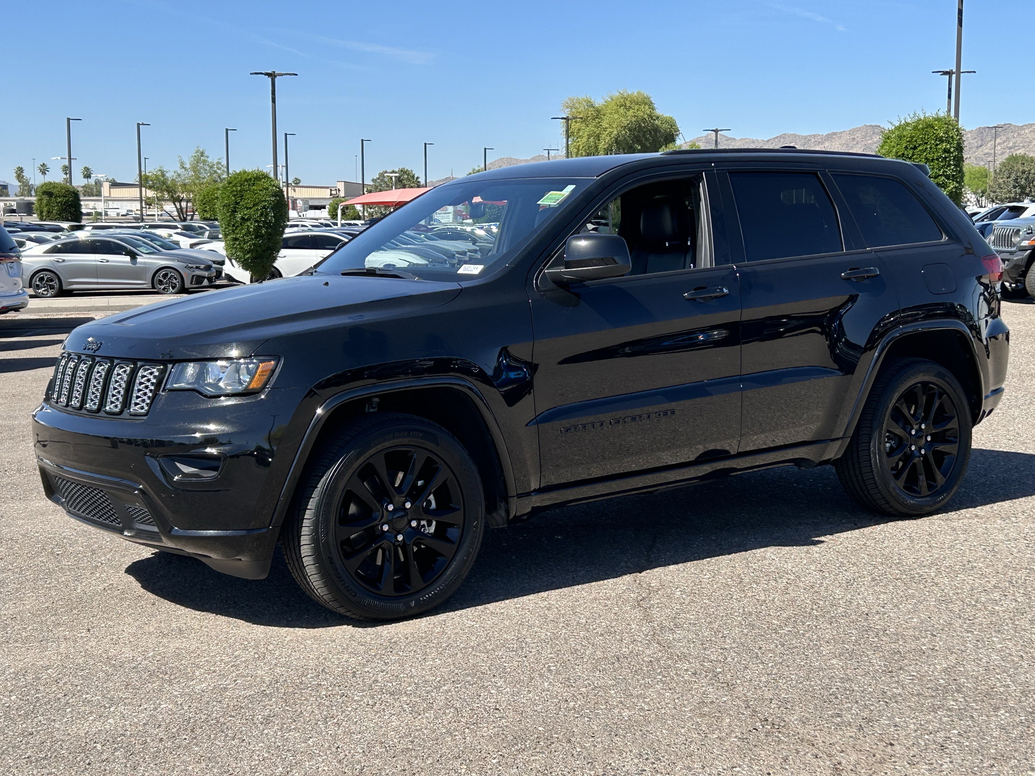 Certified 2021 Jeep Grand Cherokee Laredo X AWD/4WD image 2