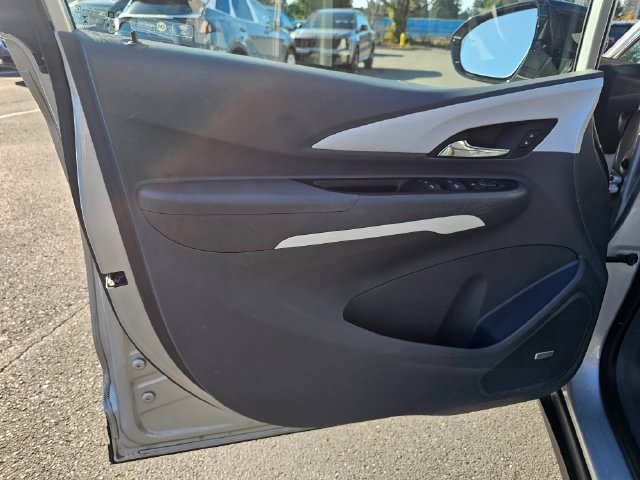 Used 2017 Chevrolet Bolt Premier w/ Driver Confidence II Package FWD image 26