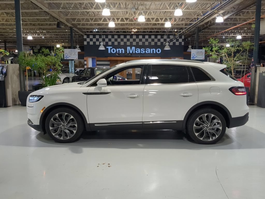 Used 2023 Lincoln Nautilus Reserve AWD/4WD image 11