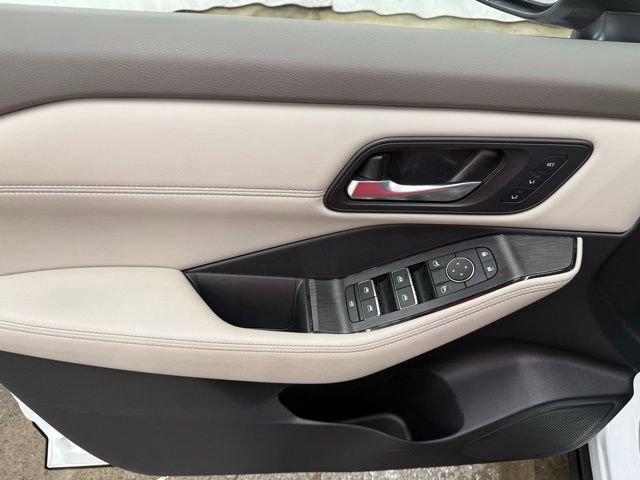 Used 2024 Nissan Rogue SL w/ SL Premium Package image 16