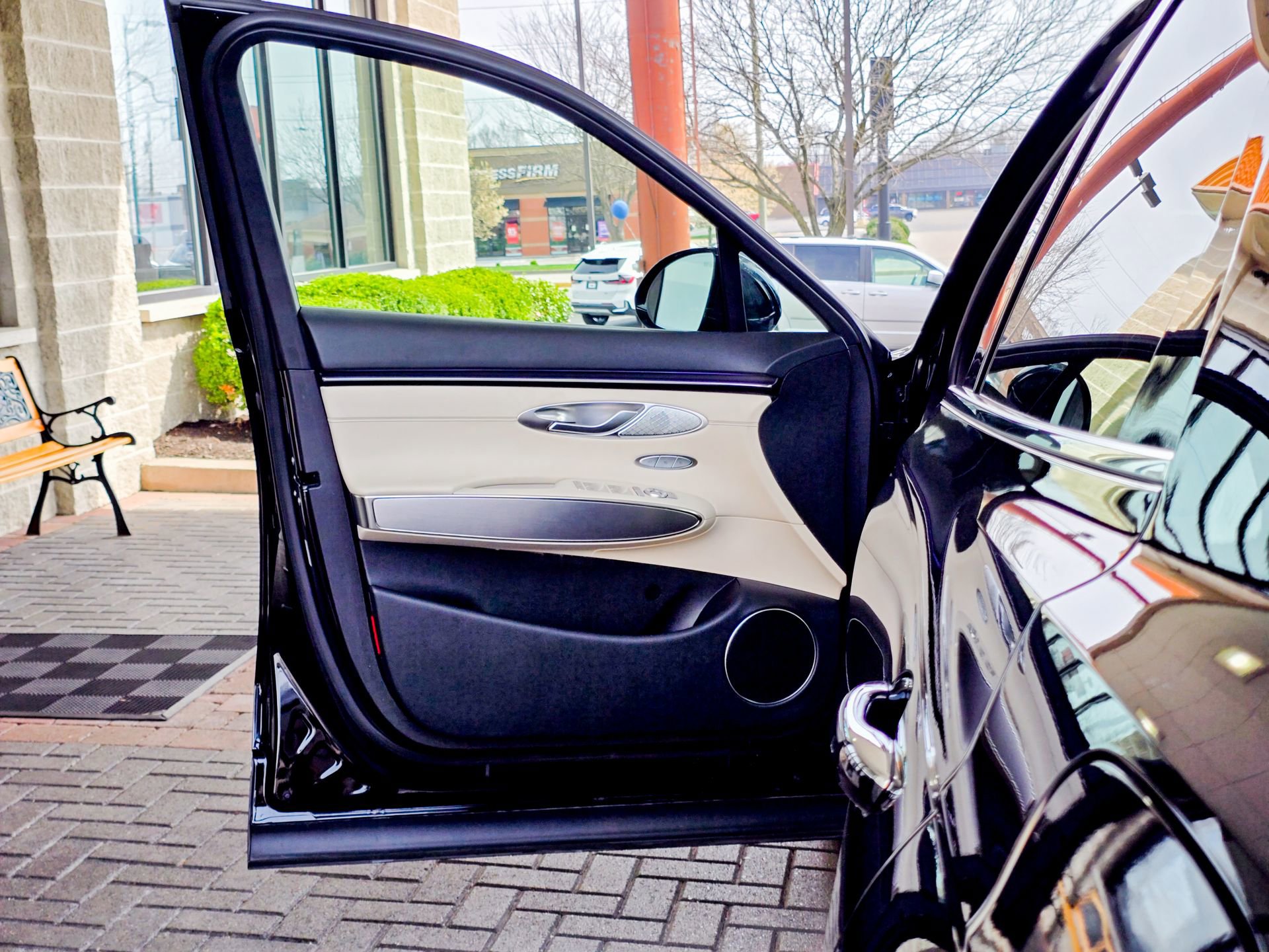 Used 2026 Genesis GV70 2.5T Select image 32