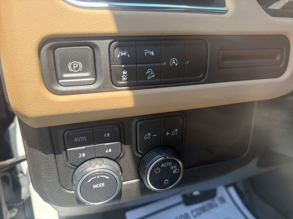 Used 2023 Chevrolet Tahoe Premier AWD/4WD image 12