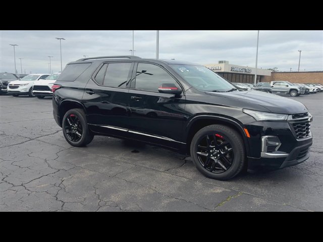 Used 2023 Chevrolet Traverse Premier w/ Redline Edition AWD/4WD image 2