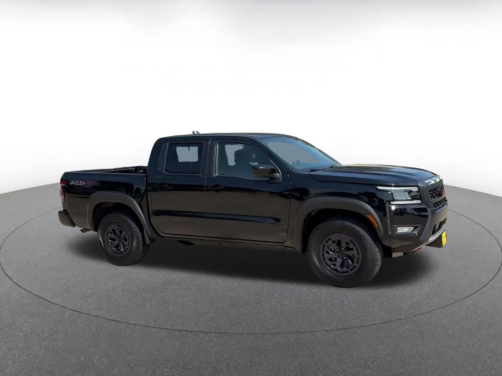 Used 2026 Nissan Frontier PRO-4X AWD/4WD image 2
