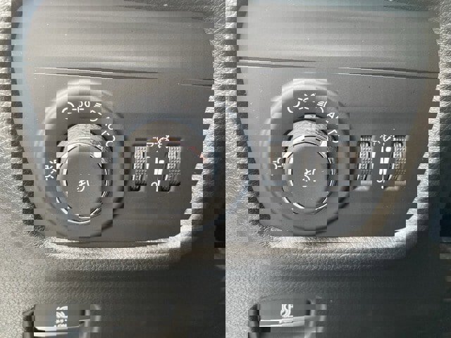 Used 2023 Jeep Grand Cherokee Limited w/ Black Appearance Package image 25