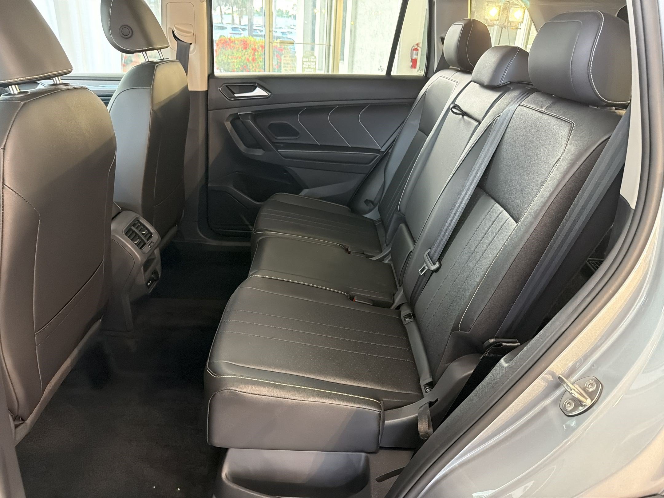 Certified 2024 Volkswagen Tiguan SE w/ Panoramic Sunroof Package AWD/4WD image 21