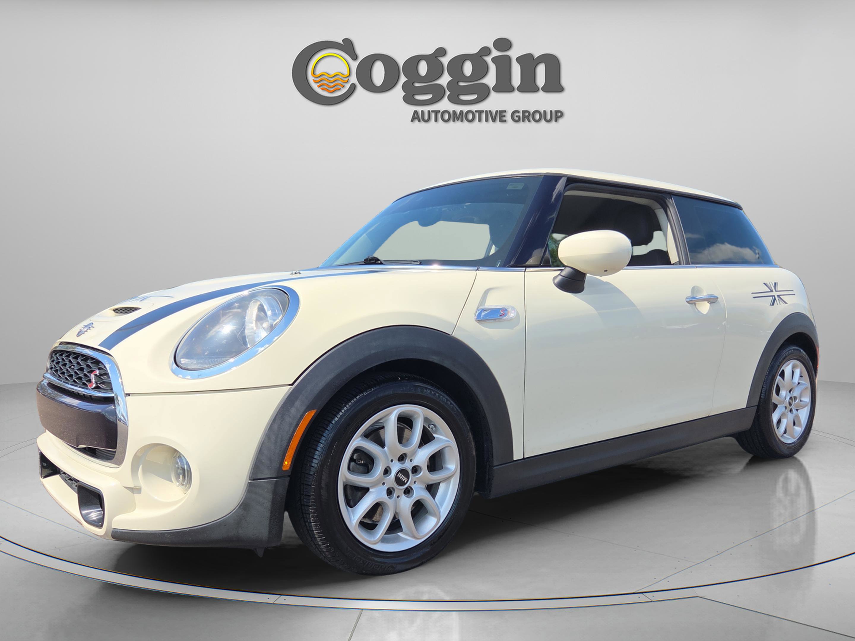 Used 2020 MINI Cooper S image 1