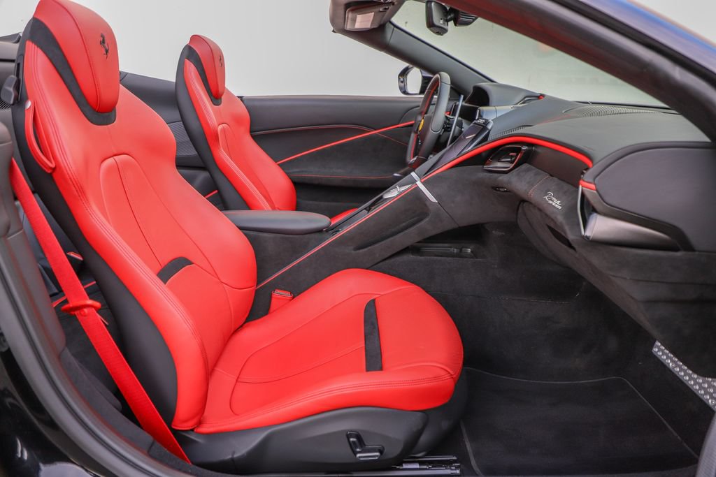Certified 2025 Ferrari Roma Spider RWD image 65