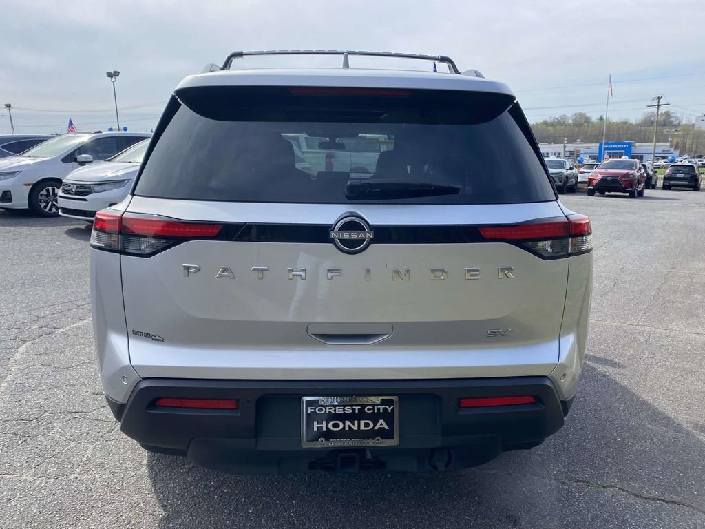 Used 2024 Nissan Pathfinder SV w/ SV Premium Package image 4