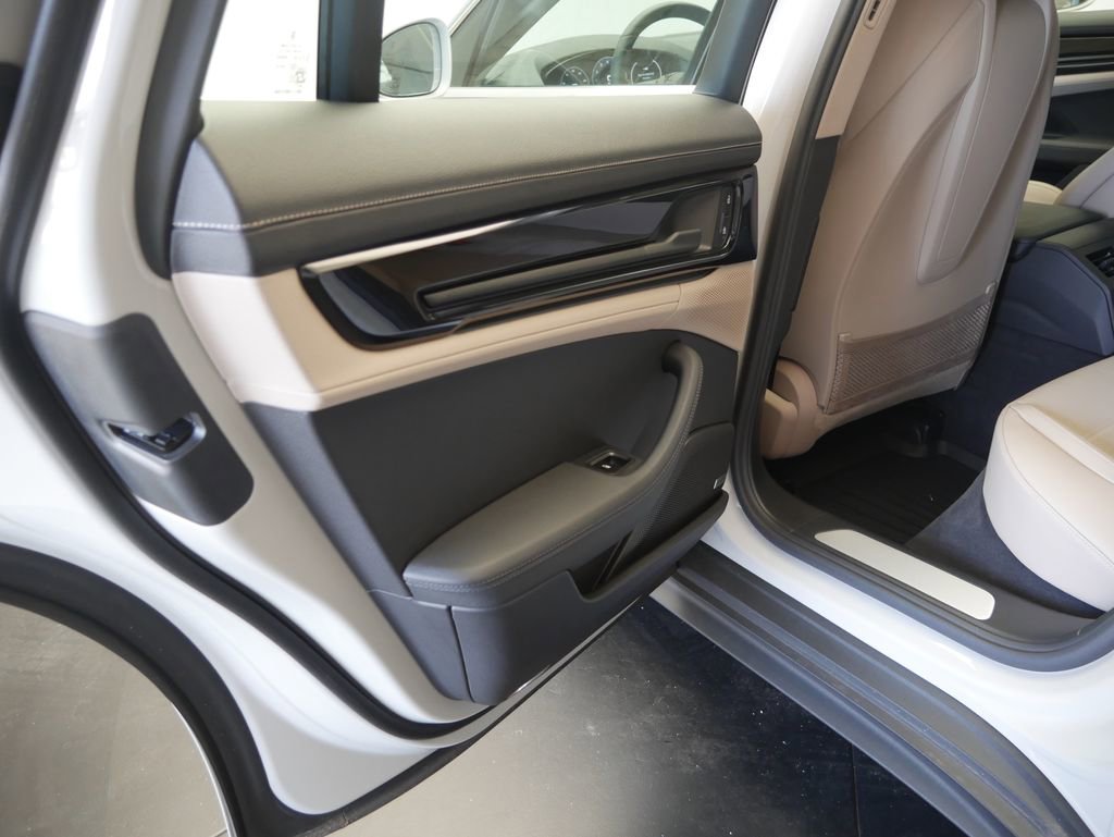 Certified 2025 Porsche Panamera 4 AWD/4WD image 17