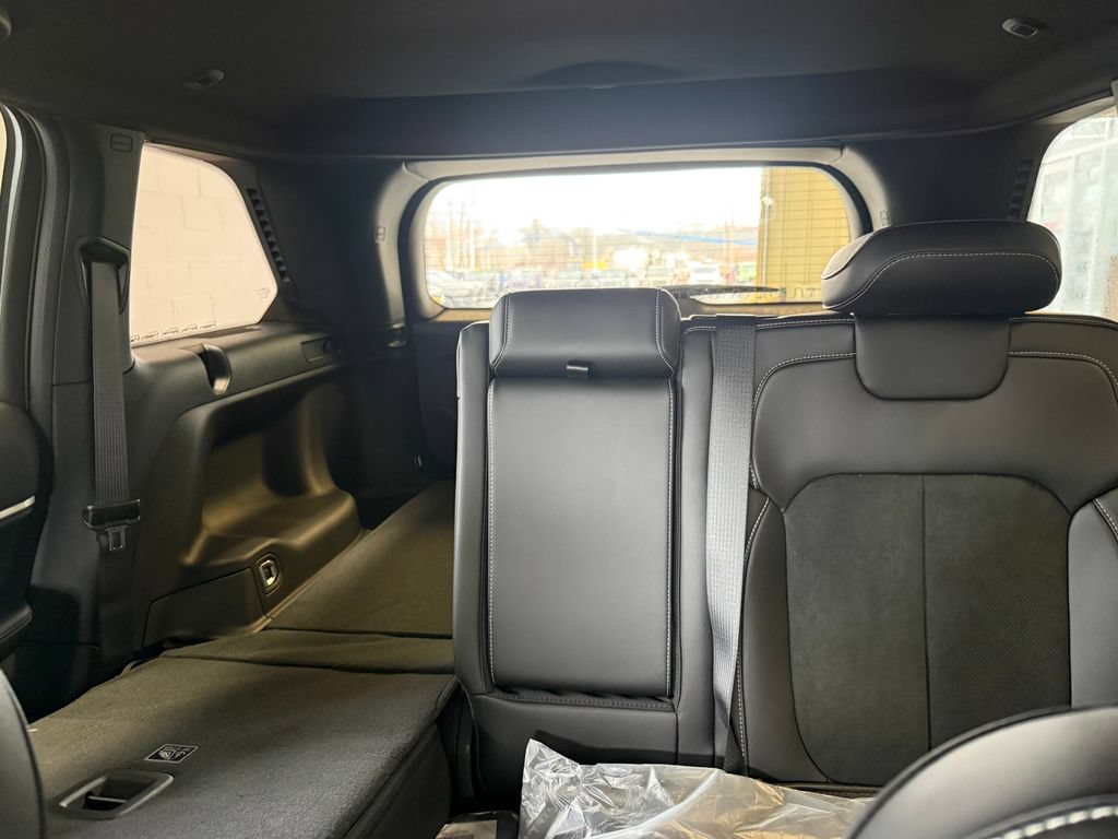 New 2026 Jeep Grand Cherokee Altitude AWD/4WD image 30