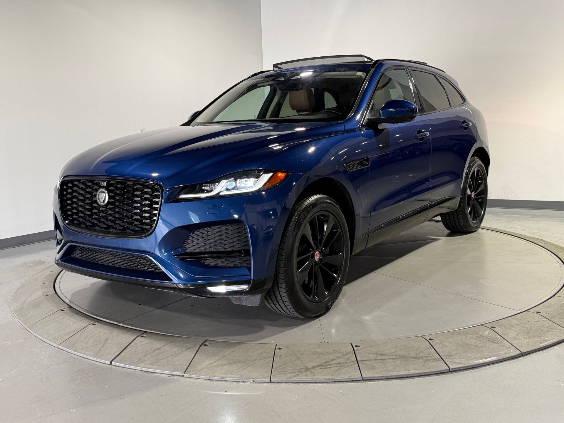Used 2021 Jaguar F-PACE S AWD/4WD image 3