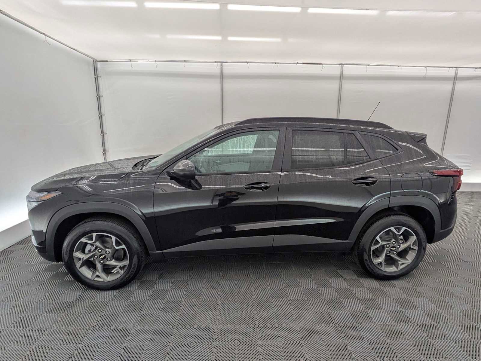 New 2026 Chevrolet Trax LT FWD image 3