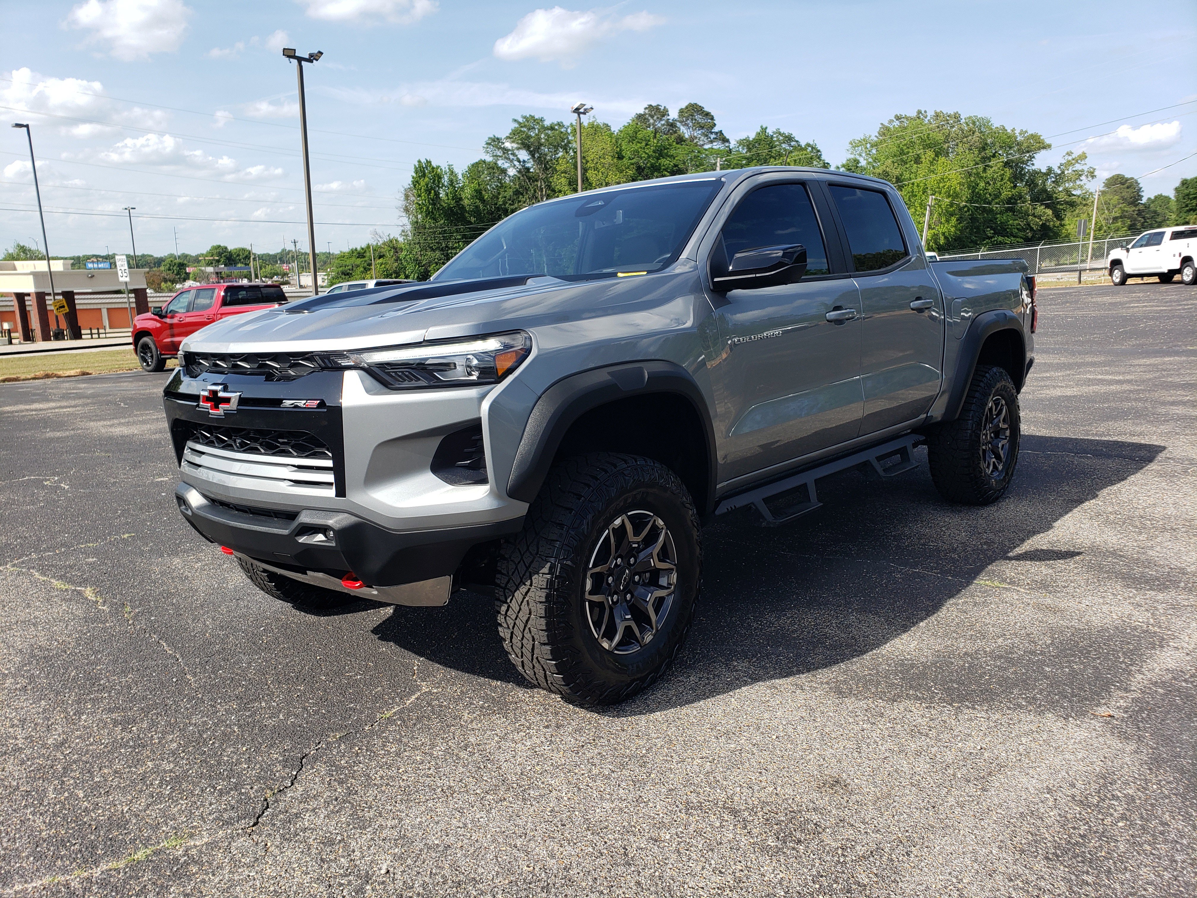 Used 2024 Chevrolet Colorado ZR2 w/ ZR2 Convenience Package III AWD/4WD image 2