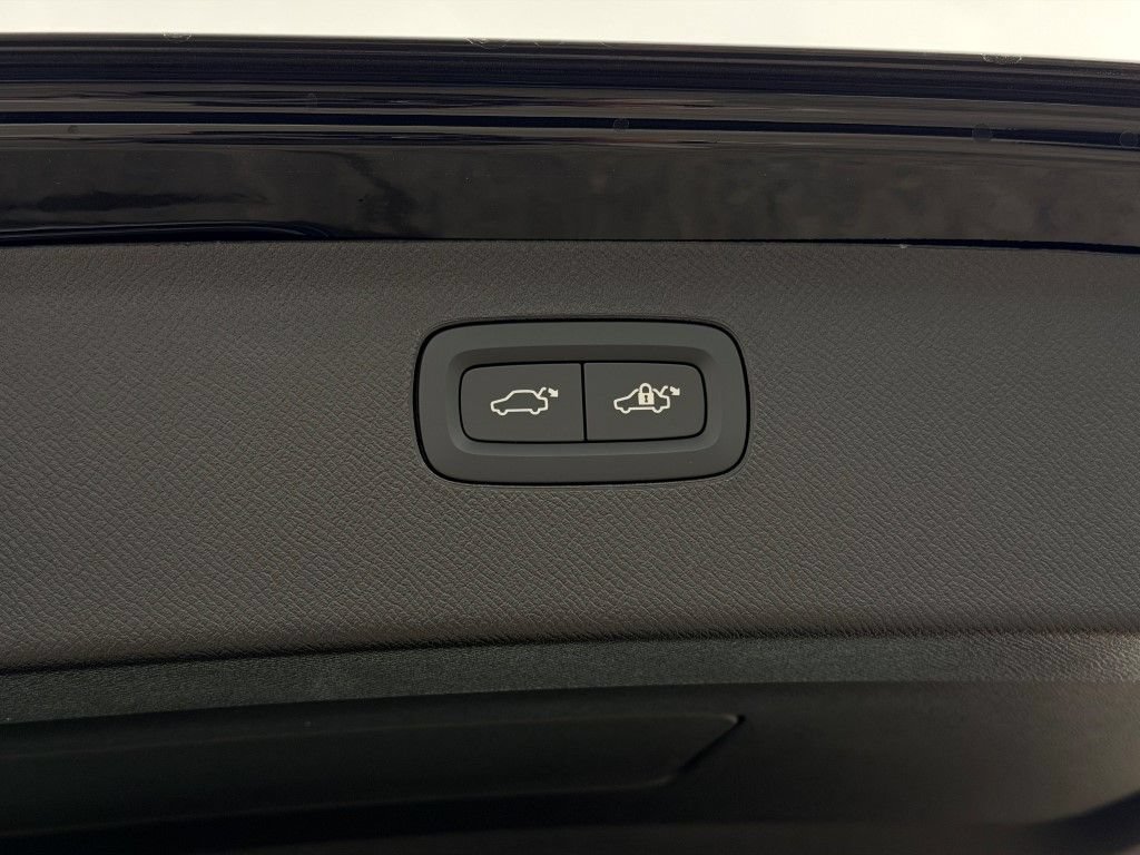 New 2026 Volvo XC90 B6 Ultra w/ Protection Package AWD/4WD image 18
