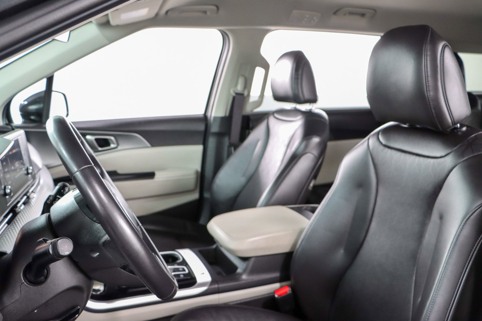 Used 2024 Kia Carnival LX image 23