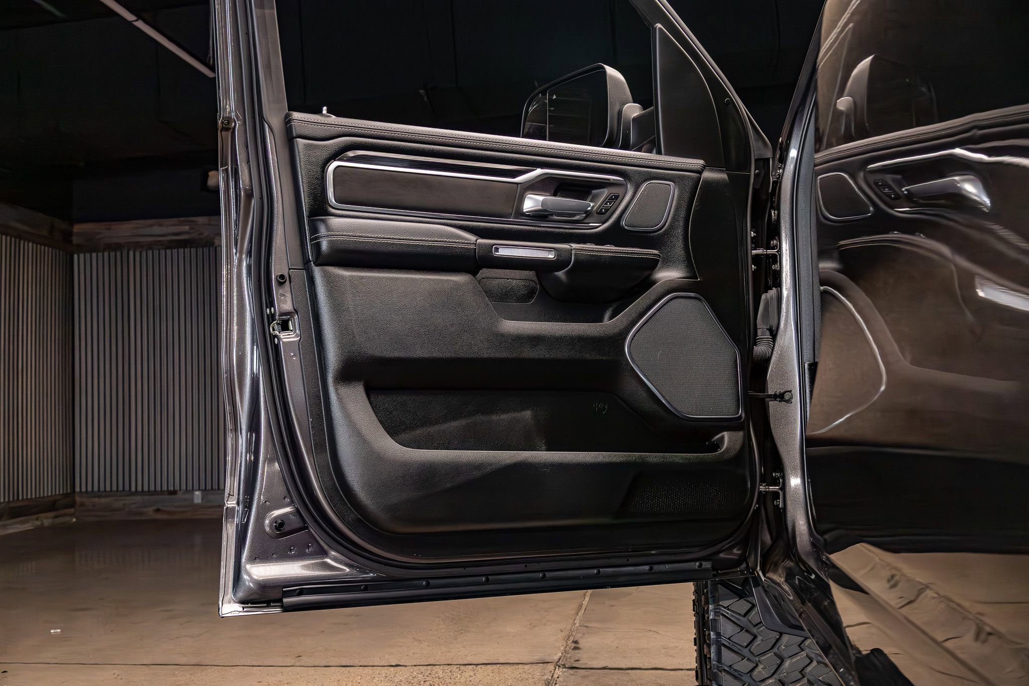 Used 2024 RAM 1500 Laramie AWD/4WD image 32