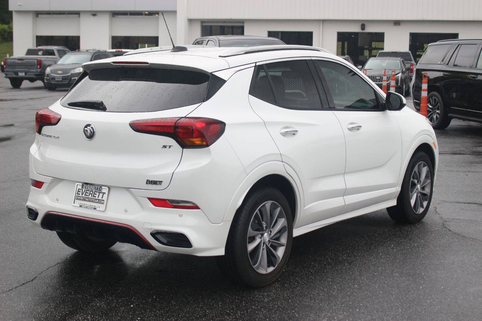 Used 2022 Buick Encore GX Essence w/ Advanced Technology Package FWD image 7