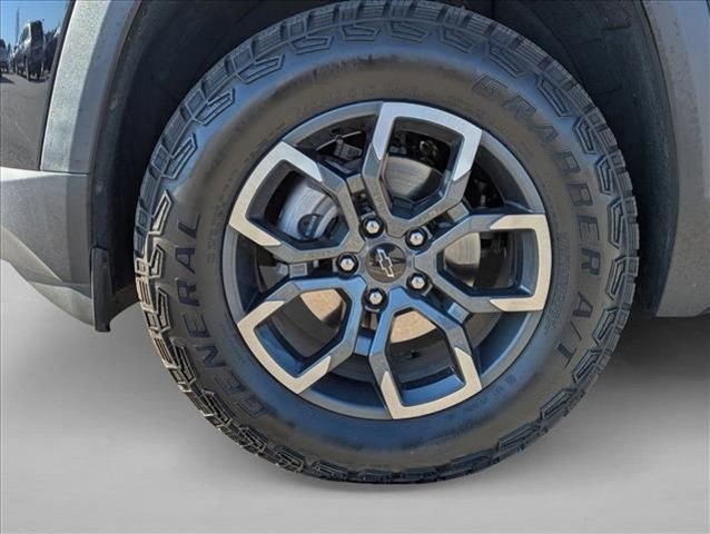 Used 2025 Chevrolet Equinox ACTIV w/ Safety and Technology Package image 9